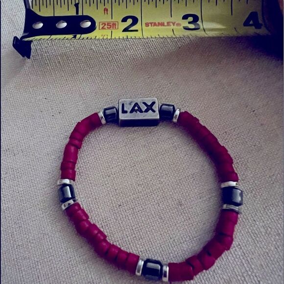 Lacrosse elasticized bracelet w pink wood and silver and pewter beads - Picture 3 of 5